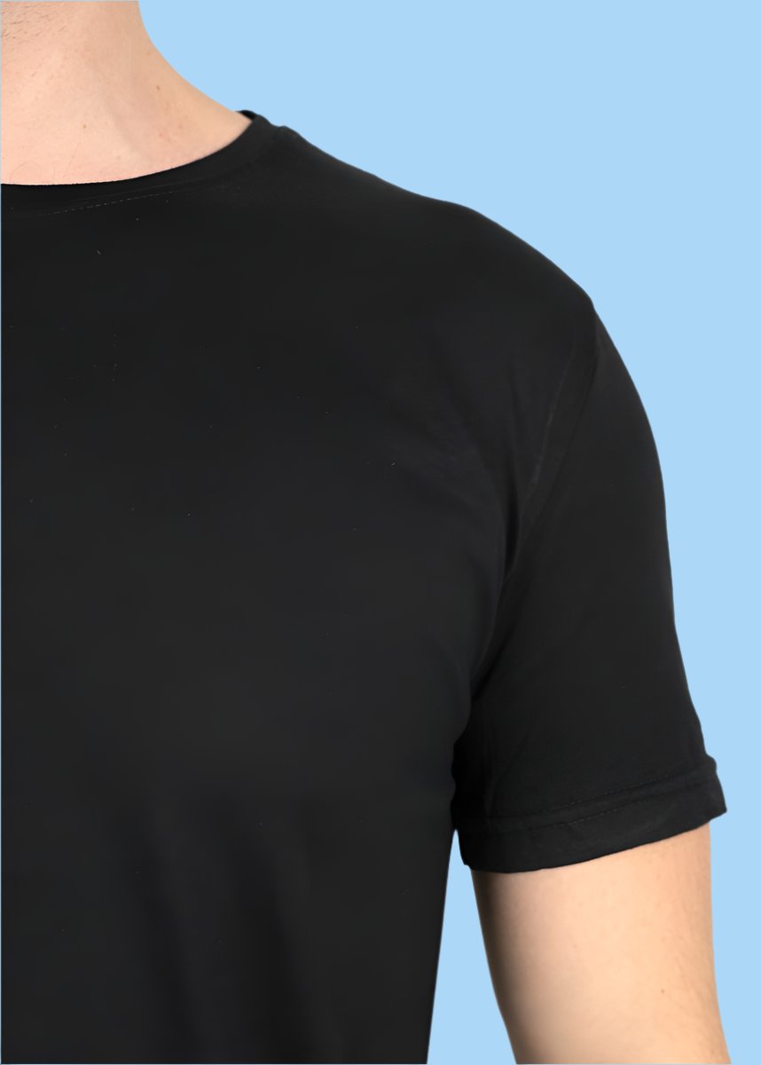 Yüksek kaliteli siyah basic t-shirt, logo detayıyla