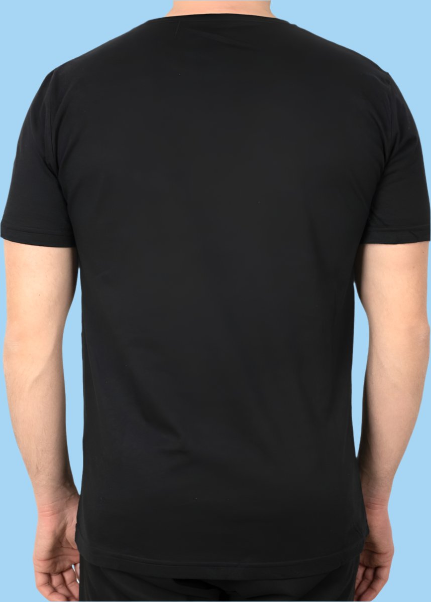 Modern tasarımlı siyah t-shirt, logo baskılı