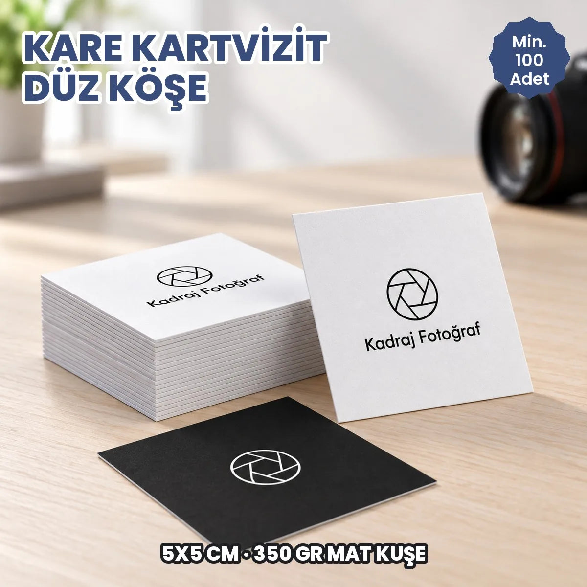Düz köşe kare kartvizit örneği: hayali marka ile basılmış kartlar ve deste