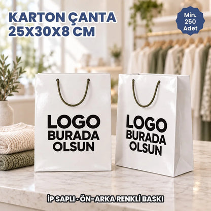 Karton çanta 25x30x8 cm: logonuzun basılacağı ön ve arka yüzü gösteren ip saplı kâğıt çanta