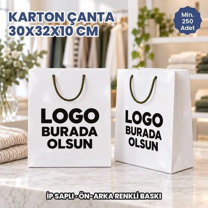 Karton çanta 30x32x10 cm: logonuzun basılacağı ön ve arka yüzü gösteren ip saplı kâğıt çanta