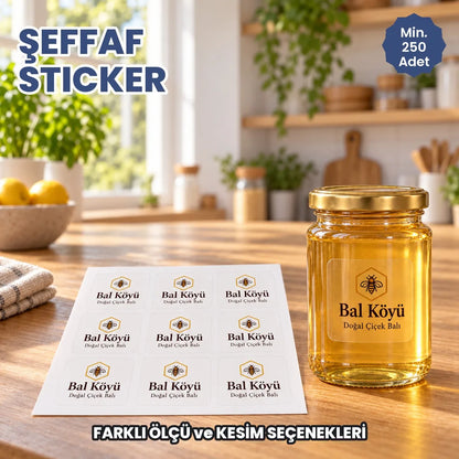 Şeffaf sticker baskı: ışığa tutulan şeffaf etiket tabakası ve bal kavanozunda uygulanmış hali