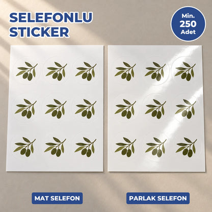 Mat ve parlak selefonlu sticker tabakaları yan yana: solda mat, sağda ışığı yansıtan parlak selefon